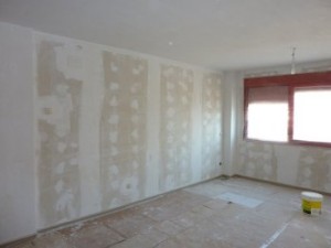 pared saneada para arreglar desconchones